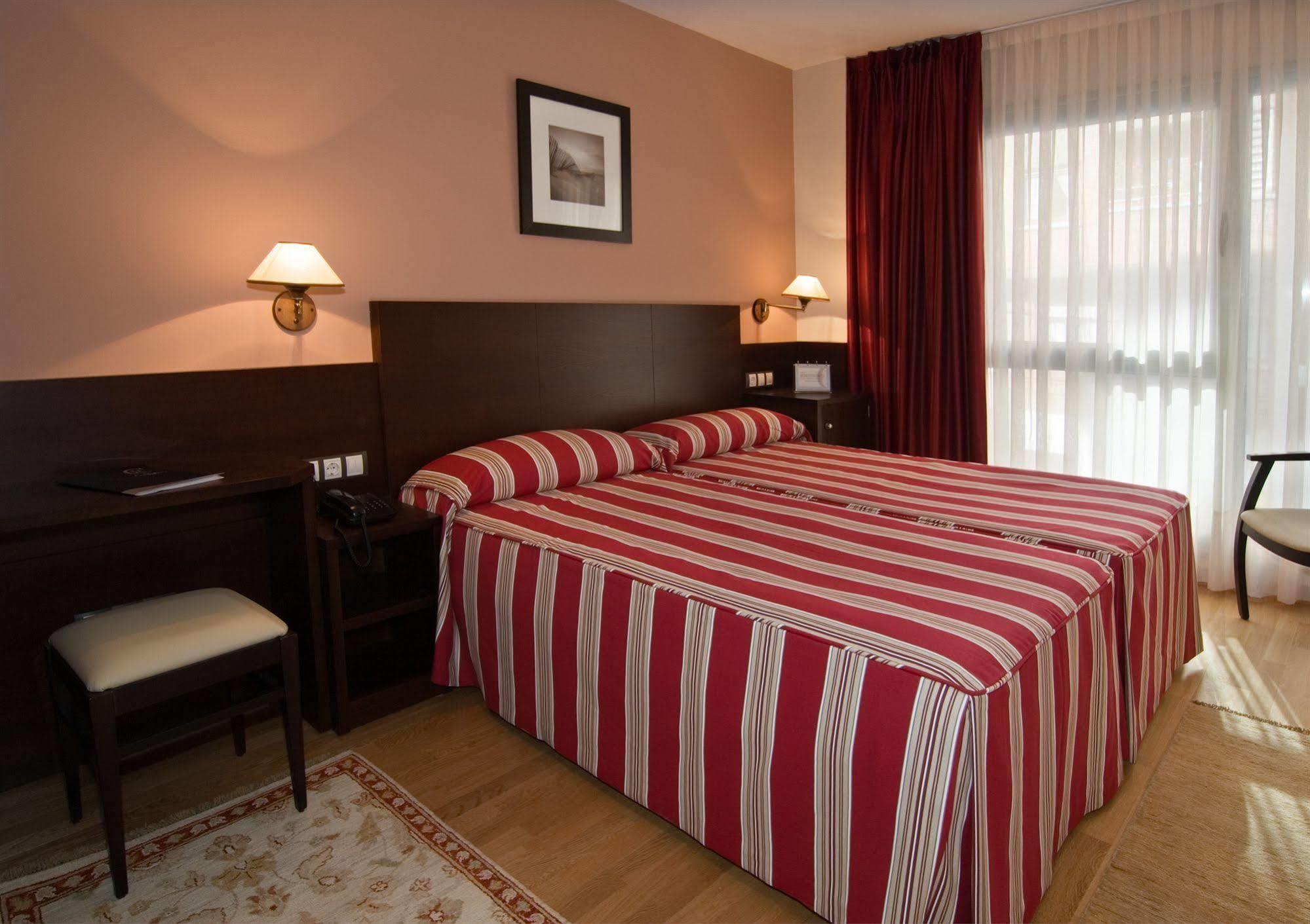 Hotel Castro Real Oviedo Exterior foto